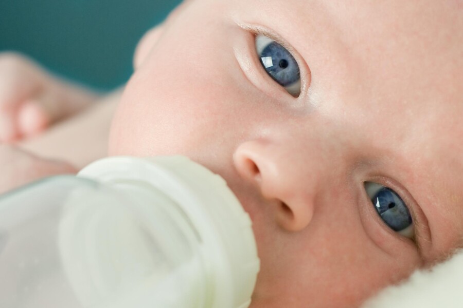 Mléčná kojenecká výživa